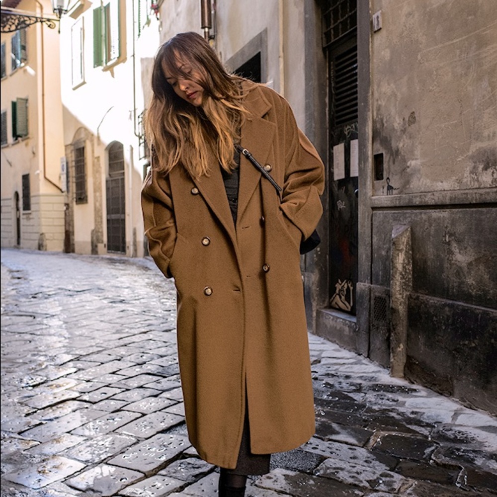 MaxMara Beautiful long coat of the body Gorgeous made in Italy Camel Wool .